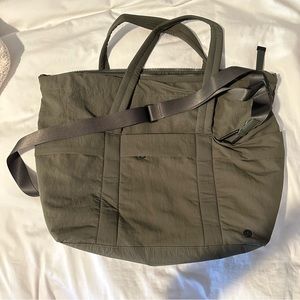 Lululemon tote duffel bag olive EUC